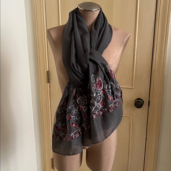 Accessories - BOHO Granola Girl Paisley/Foliage Border Embroidered 28' x 74" Grey Sage Scarf